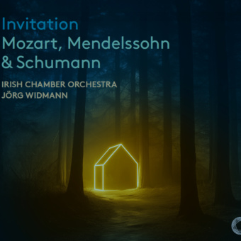 Irish Chamber Orchestra and Jörg Widmann present the album Invitation, featuring master works by Mozart, Mendelssohn, and Schumann. 
This album celebrates a remarkable ten-year creative partnership between the ICO and Jörg Widmann, who, while now pursuing new projects, remains closely connected with the ensemble. Marking the ICO’s first recording with PENTATONE, Invitation captures the orchestra at its most expressive, fromthe taut intensity and contrapuntal precision of Mozart’s C minor Serenade for Winds to the buoyant energy and intricate textures of Mendelssohn’s String Symphony No. 8. Widmann’s direction brings out the rich interplay of voices, the lyrical clarity of the winds and strings, and the dynamic contrasts that give each work its distinctive character. The album concludes with Schumann’s Overture, Scherzo and Finale, delivered with infectious rhythmic drive and exuberant lyricism. The ICO’s finely tuned ensemble playing highlights the sparkling dialogue between strings and winds, while Widmann shapes the work’s sweeping gestures and playful contrasts with precision and vitality. Across these three composers, Invitation offers listeners an immediate sense of drama, wit, and emotional depth, revealing the subtle humour, harmonic brilliance, and expressive contrasts that define each masterpiece and celebrating a decade of collaboration between conductor and orchestra.